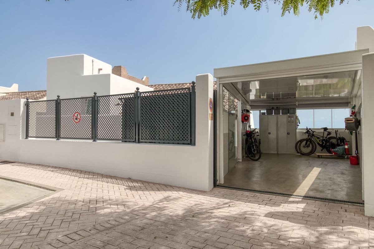 4 makuuhuone Huvila myytävänä paikassa Torremuelle mukana 
autotalli - 1 295 000 € (Ref: 9929902)