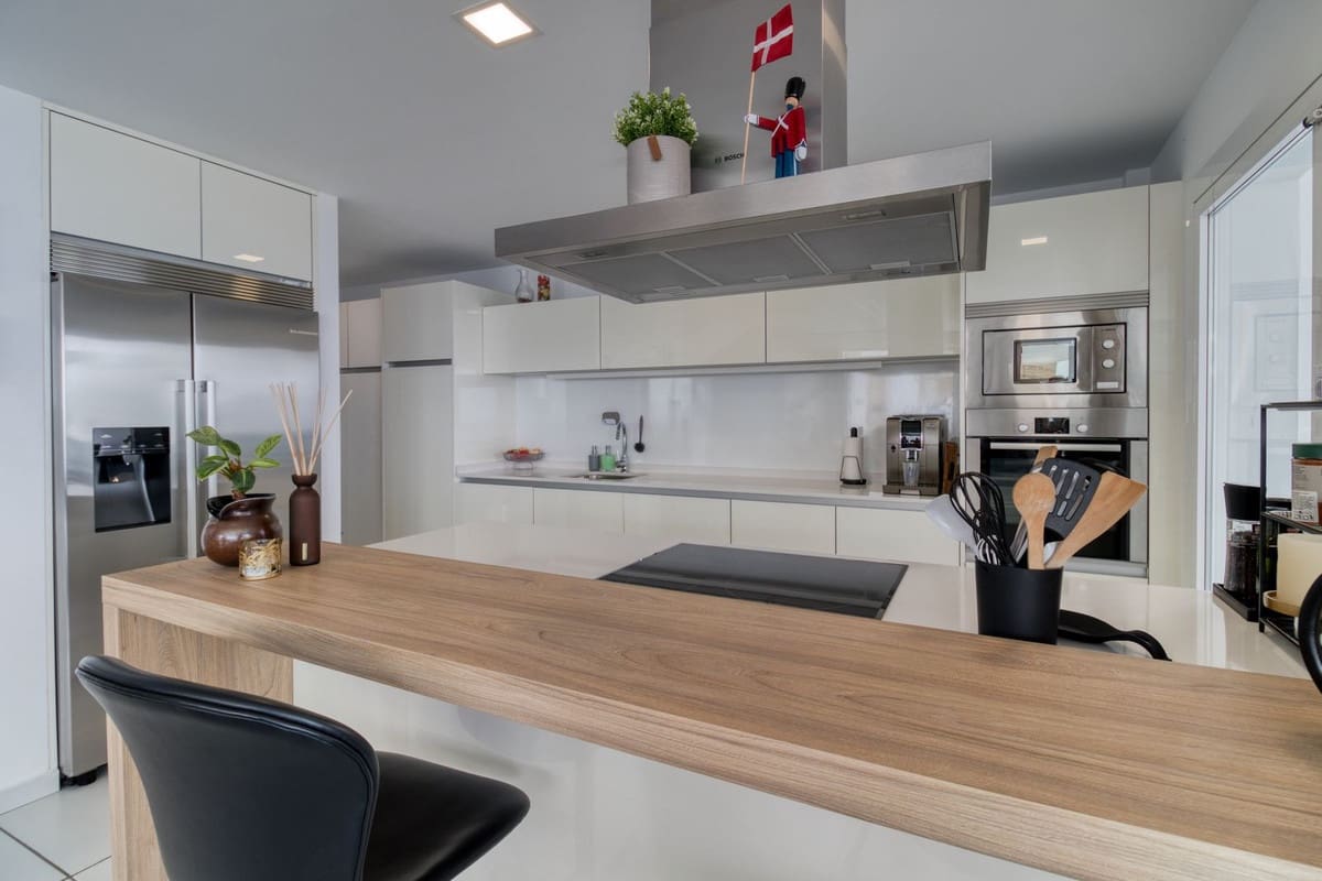 4 makuuhuone Huvila myytävänä paikassa Torremuelle mukana 
autotalli - 1 295 000 € (Ref: 9929902)