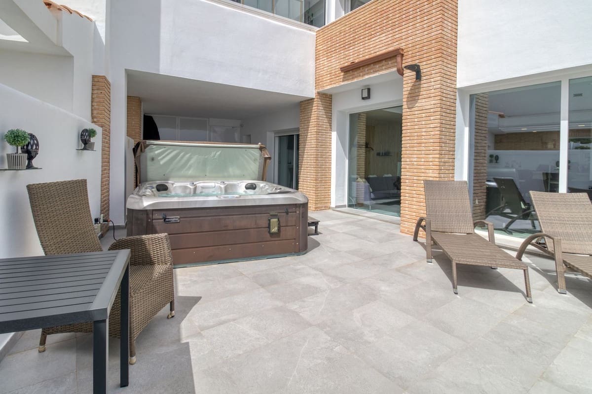 4 makuuhuone Huvila myytävänä paikassa Torremuelle mukana 
autotalli - 1 295 000 € (Ref: 9929902)