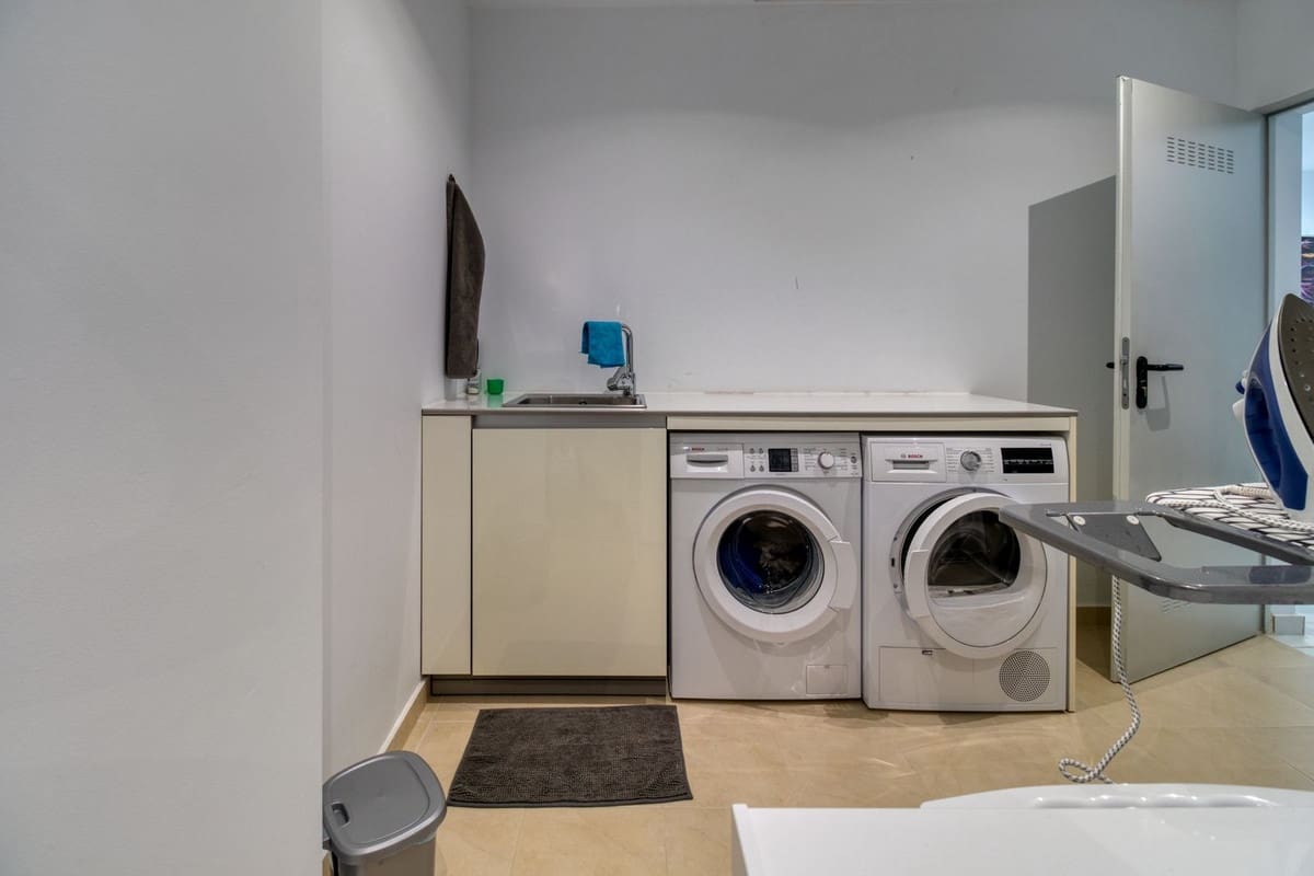 4 makuuhuone Huvila myytävänä paikassa Torremuelle mukana 
autotalli - 1 295 000 € (Ref: 9929902)