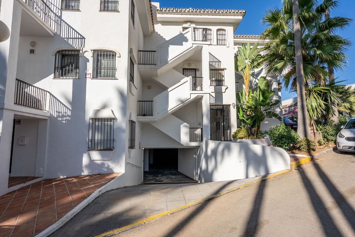 2 Zimmer Apartment zu verkaufen in Mijas Costa mit Garage - 1.300.000 € (Ref: 9929907)