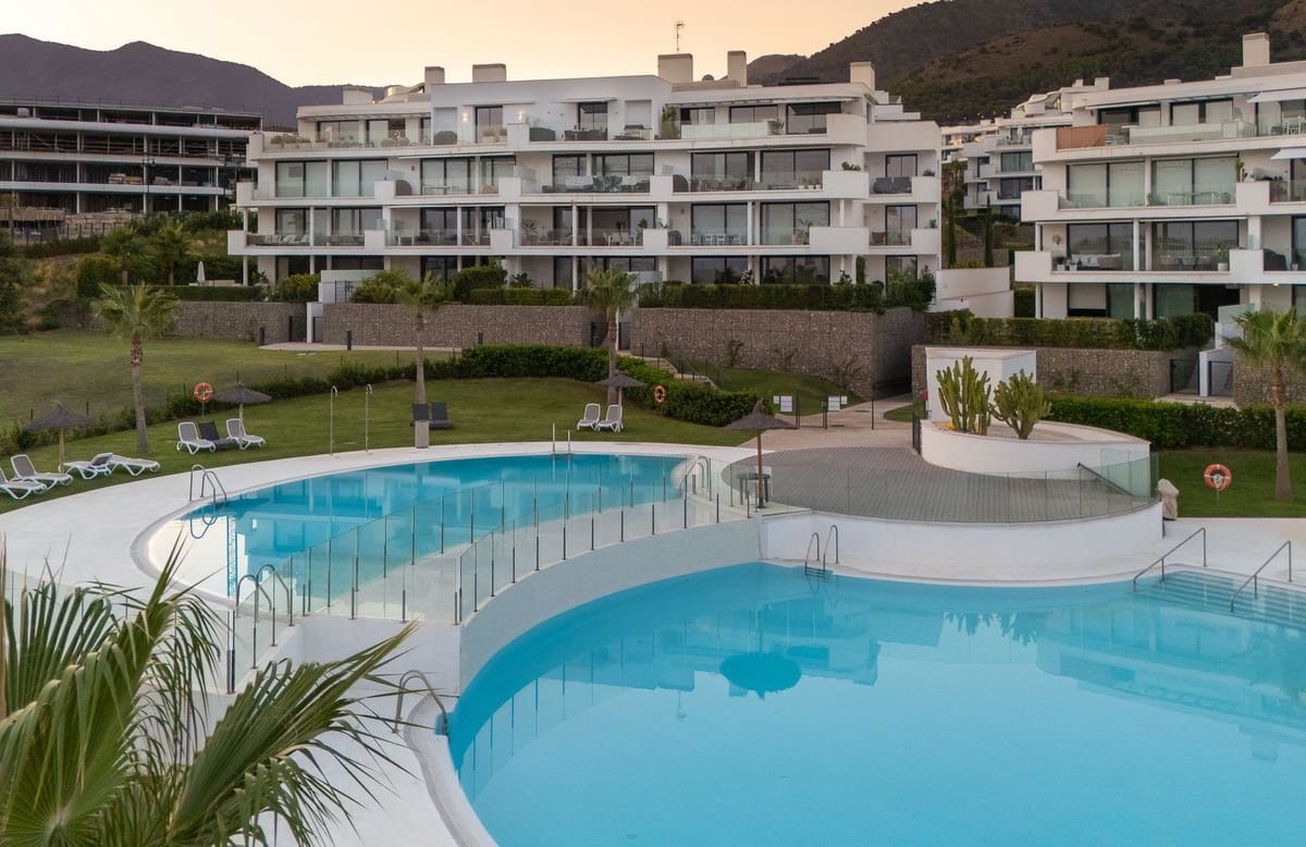 3 slaapkamer Appartement te koop in Fuengirola met garage - € 1.395.000 (Ref: 9929911)