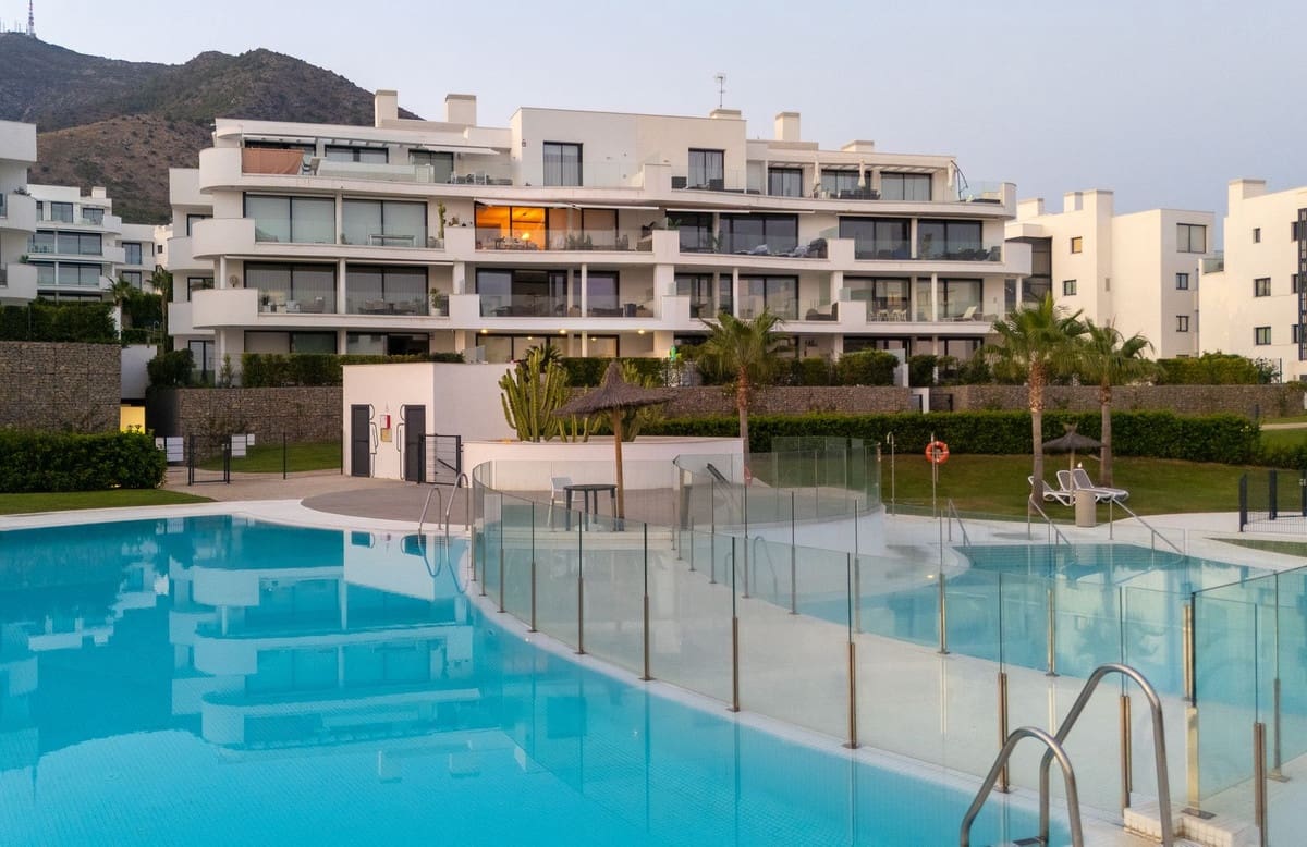 3 slaapkamer Appartement te koop in Fuengirola met garage - € 1.395.000 (Ref: 9929911)