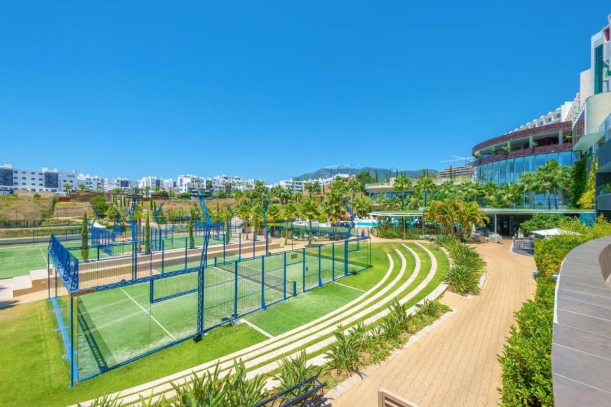 3 slaapkamer Appartement te koop in Fuengirola met garage - € 1.395.000 (Ref: 9929911)