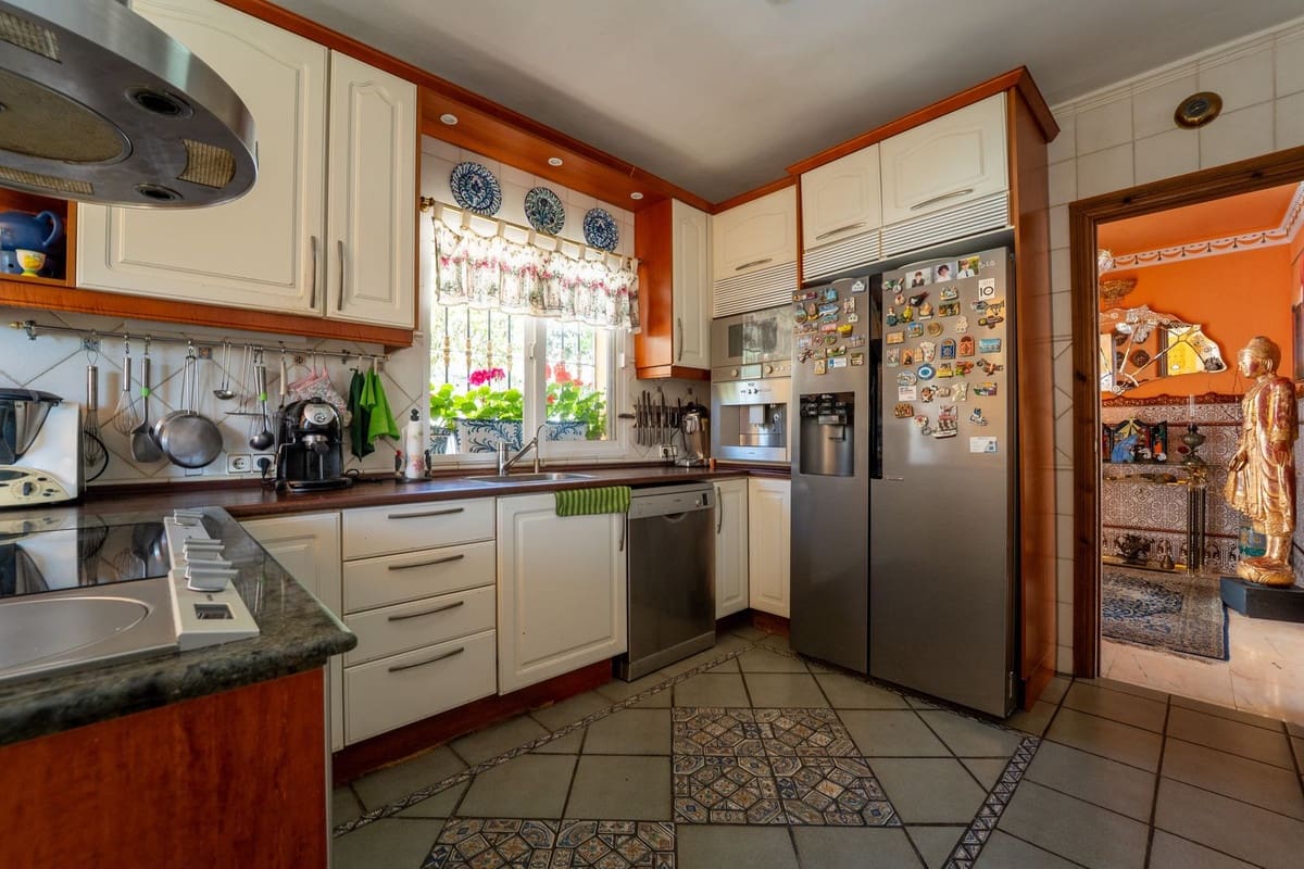 4 bedroom Villa for sale in Torremuelle with garage - € 1,390,000 (Ref: 9929914)