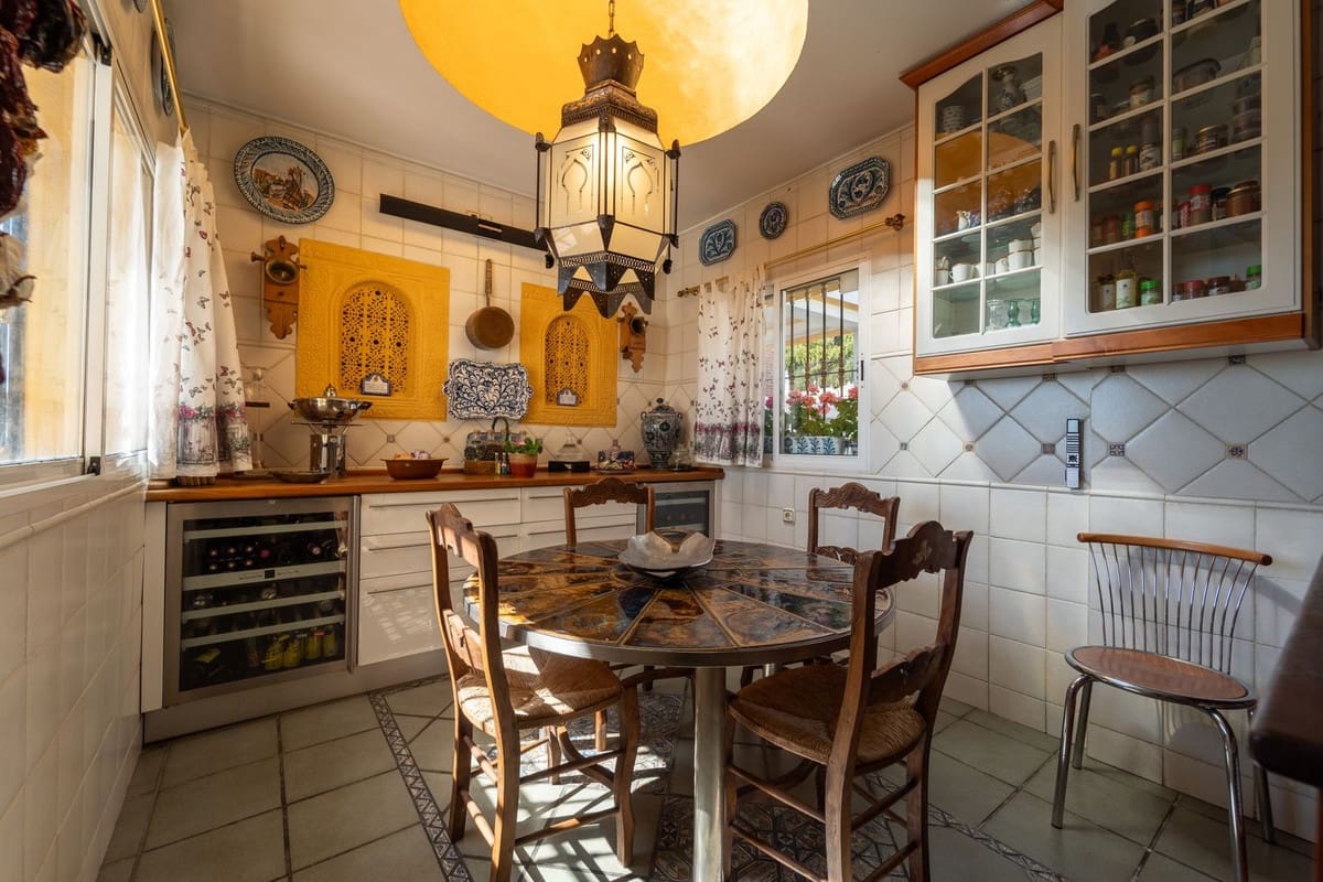4 bedroom Villa for sale in Torremuelle with garage - € 1,390,000 (Ref: 9929914)