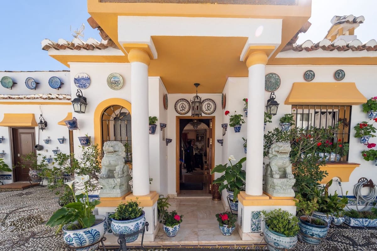 4 bedroom Villa for sale in Torremuelle with garage - € 1,390,000 (Ref: 9929914)
