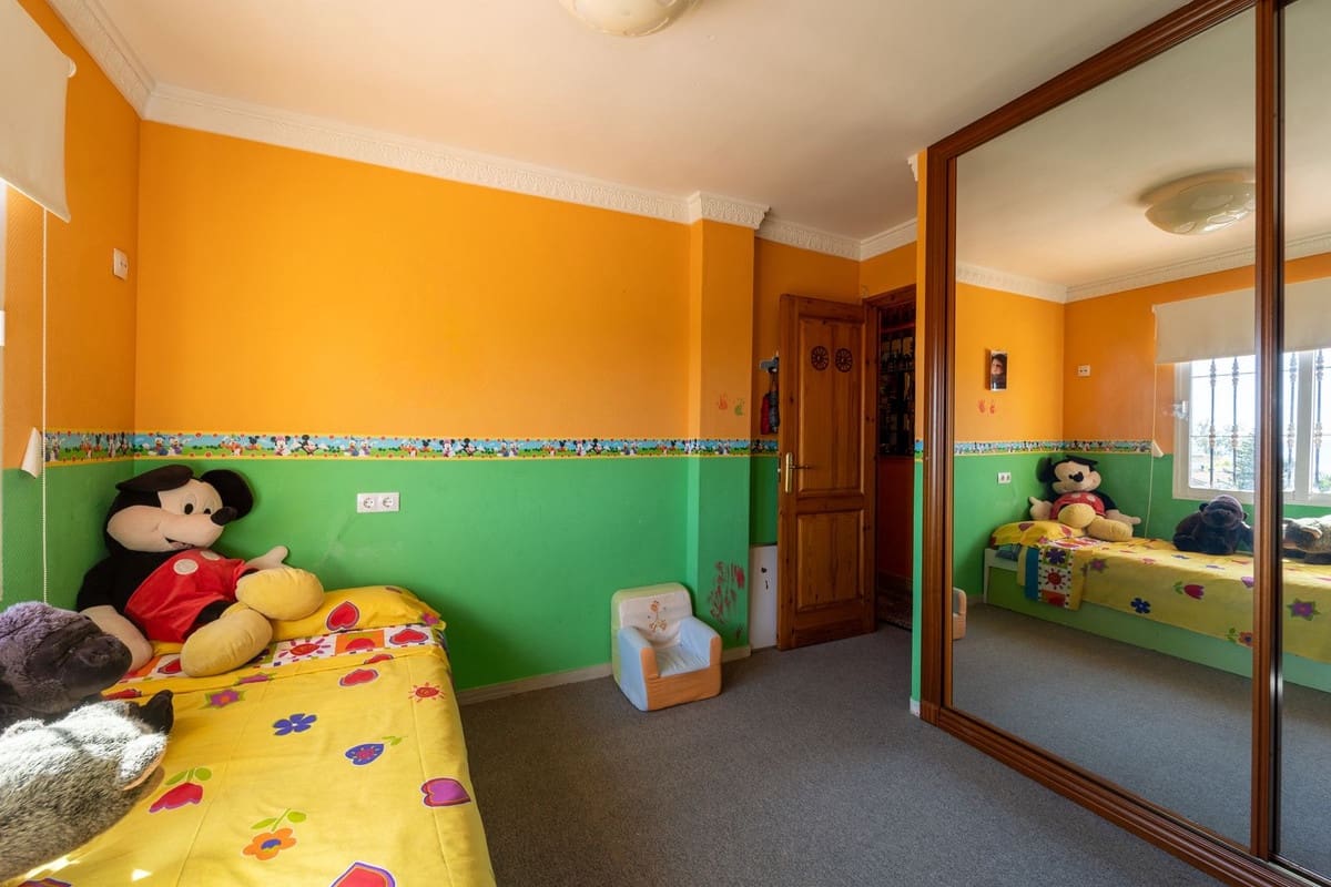 4 bedroom Villa for sale in Torremuelle with garage - € 1,390,000 (Ref: 9929914)