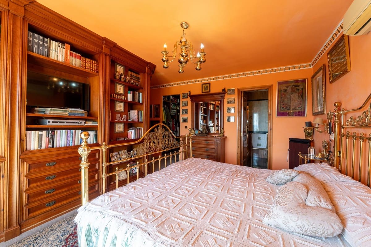 4 bedroom Villa for sale in Torremuelle with garage - € 1,390,000 (Ref: 9929914)