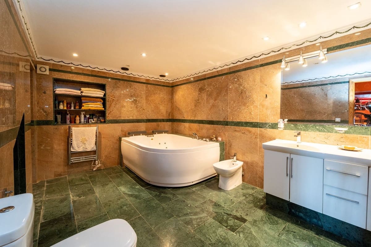 4 bedroom Villa for sale in Torremuelle with garage - € 1,390,000 (Ref: 9929914)