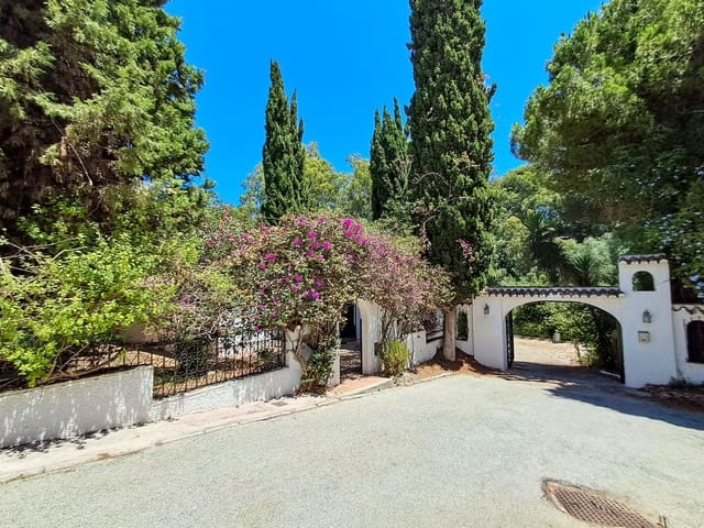 7 Zimmer Villa zu verkaufen in Calahonda, Mijas - 1.650.000 € (Ref: 9929924)