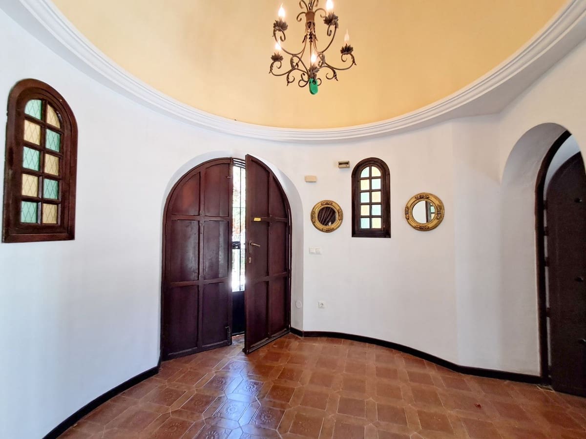 7 Zimmer Villa zu verkaufen in Calahonda - 1.650.000 € (Ref: 9929924)