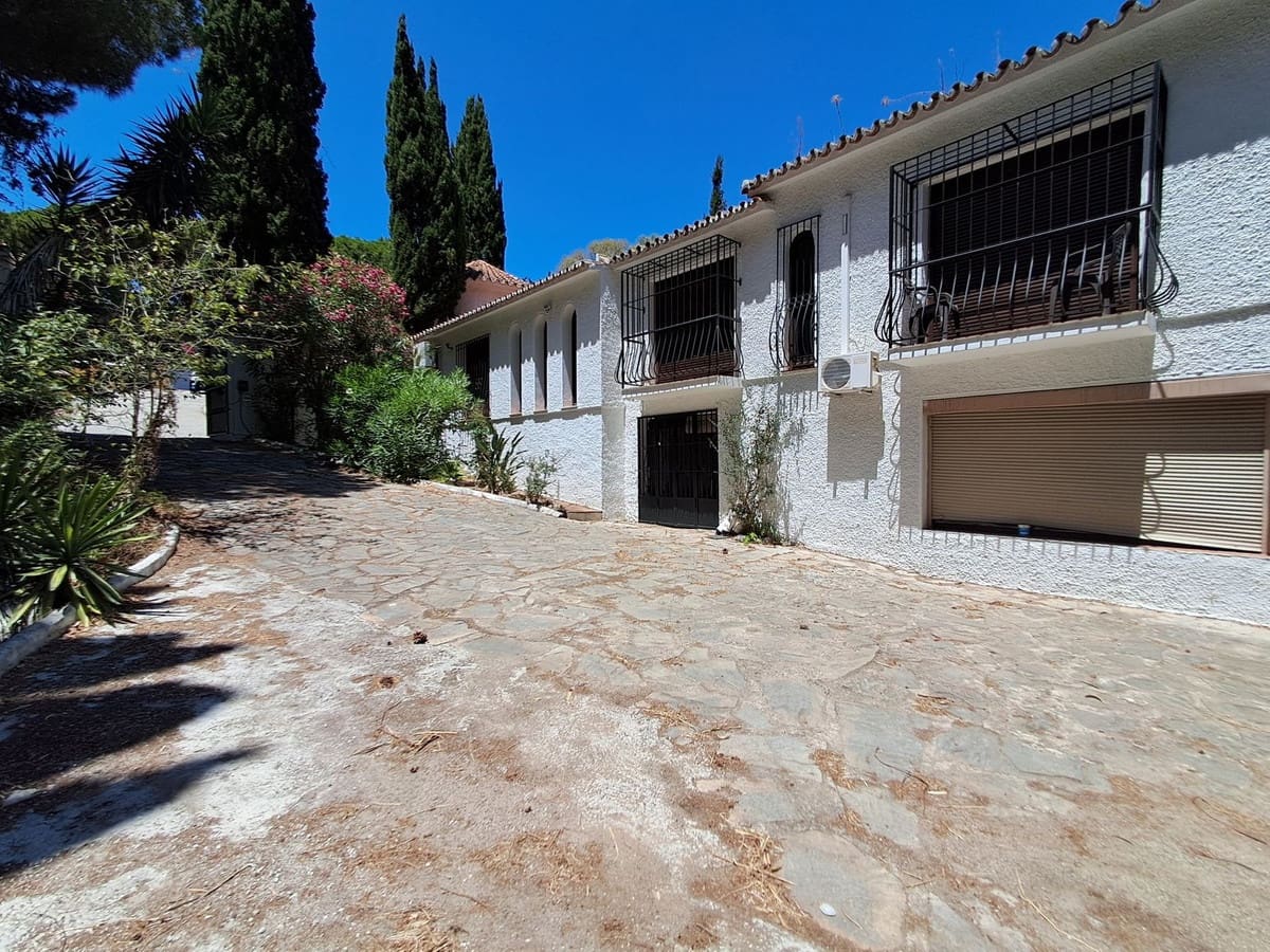 7 Zimmer Villa zu verkaufen in Calahonda - 1.650.000 € (Ref: 9929924)