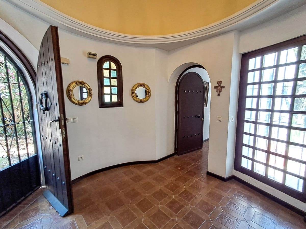 7 Zimmer Villa zu verkaufen in Calahonda - 1.650.000 € (Ref: 9929924)