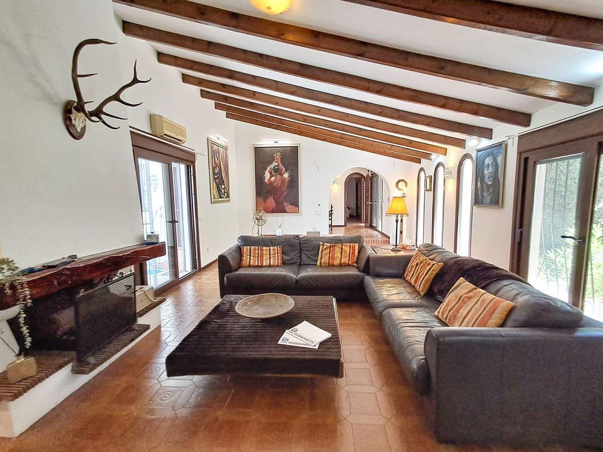 7 Zimmer Villa zu verkaufen in Calahonda - 1.650.000 € (Ref: 9929924)