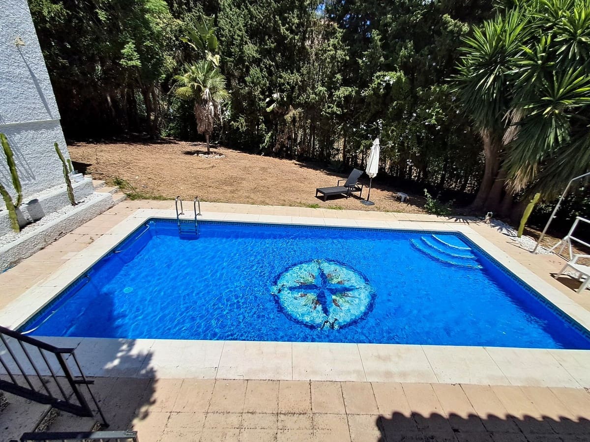 7 Zimmer Villa zu verkaufen in Calahonda - 1.650.000 € (Ref: 9929924)