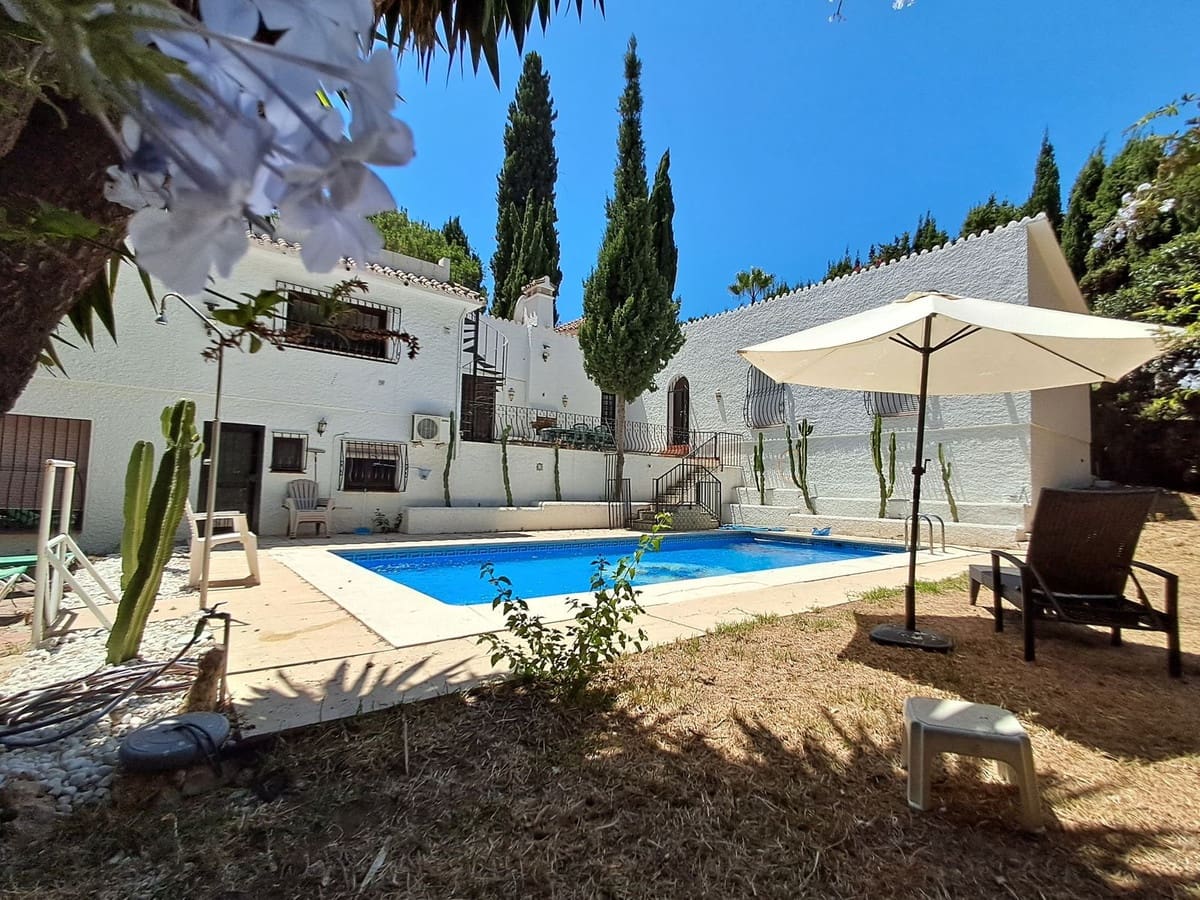 7 Zimmer Villa zu verkaufen in Calahonda - 1.650.000 € (Ref: 9929924)