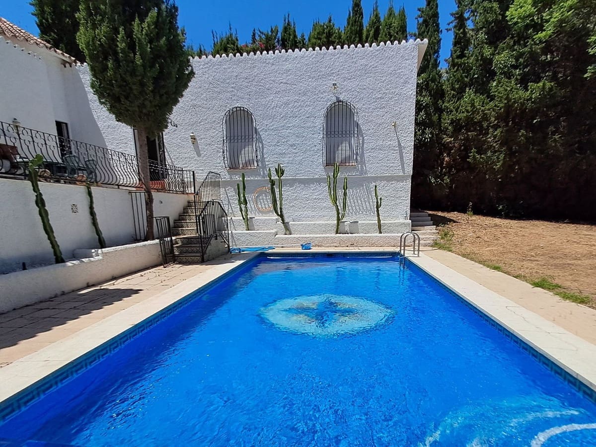 7 Zimmer Villa zu verkaufen in Calahonda - 1.650.000 € (Ref: 9929924)