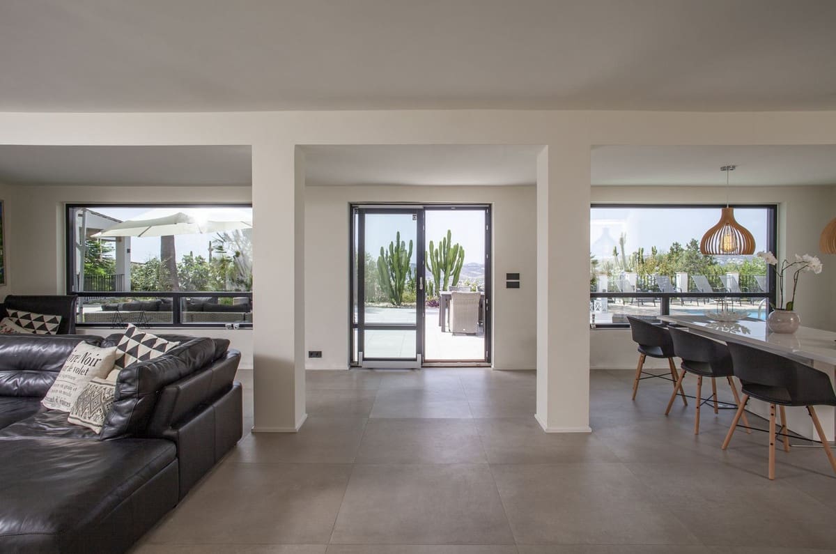 4 Zimmer Villa zu verkaufen in La Sierrezuela mit Garage - 1.950.000 € (Ref: 9929932)