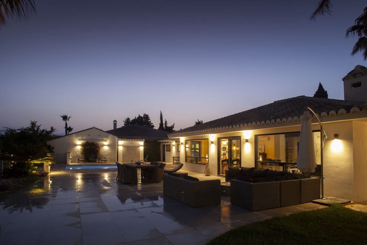 4 Zimmer Villa zu verkaufen in La Sierrezuela mit Garage - 1.950.000 € (Ref: 9929932)