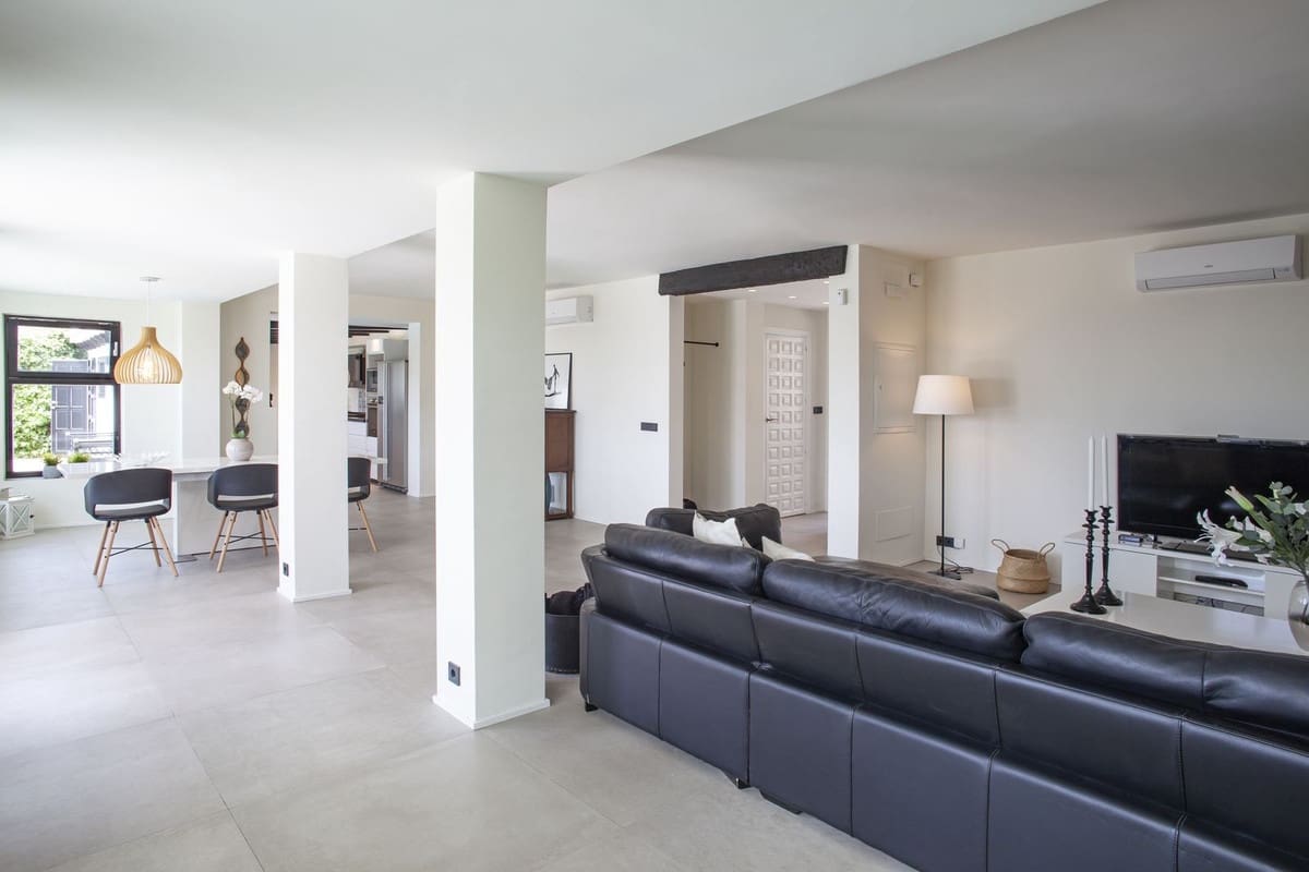 4 Zimmer Villa zu verkaufen in La Sierrezuela mit Garage - 1.950.000 € (Ref: 9929932)