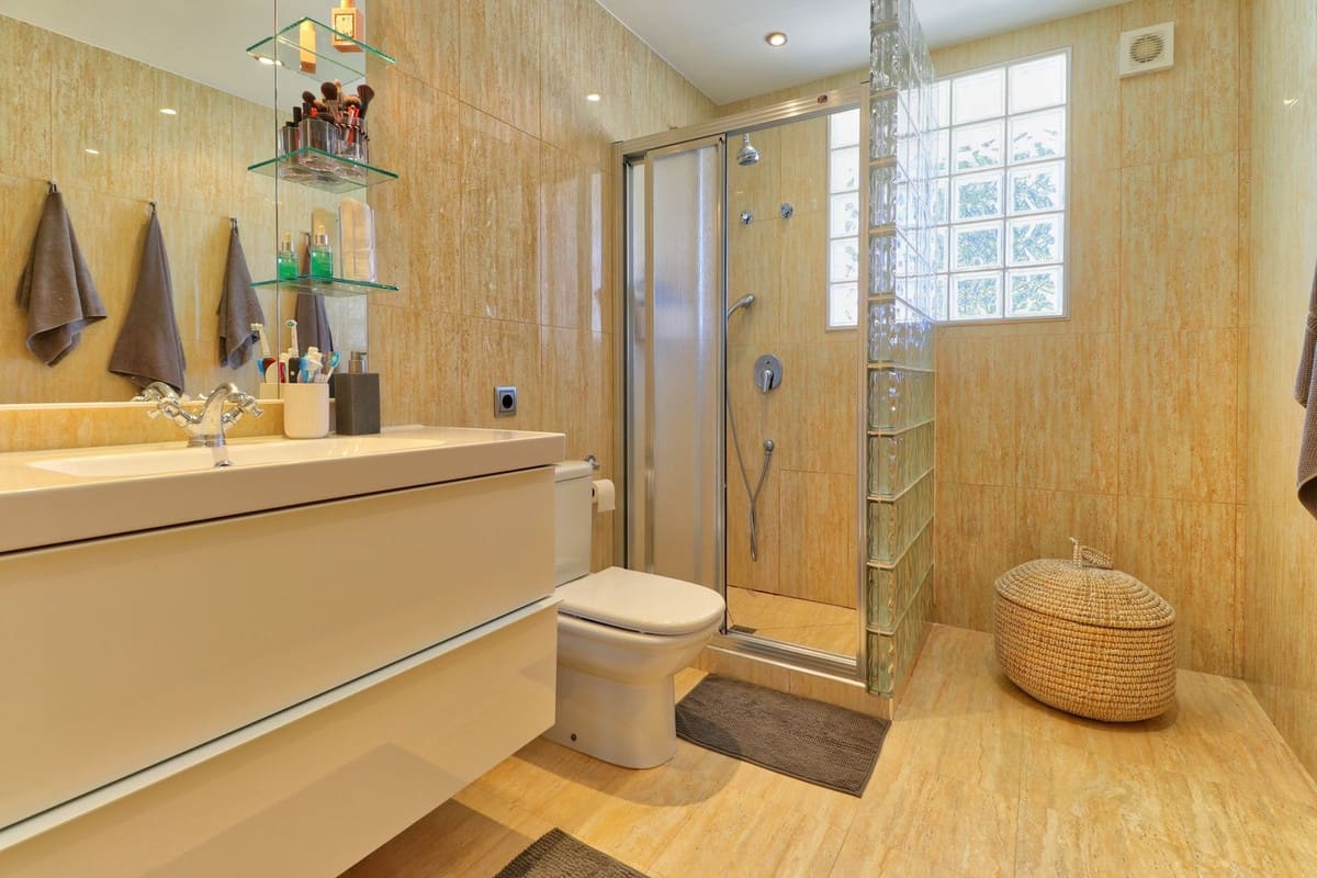 4 Zimmer Villa zu verkaufen in La Sierrezuela mit Garage - 1.950.000 € (Ref: 9929932)