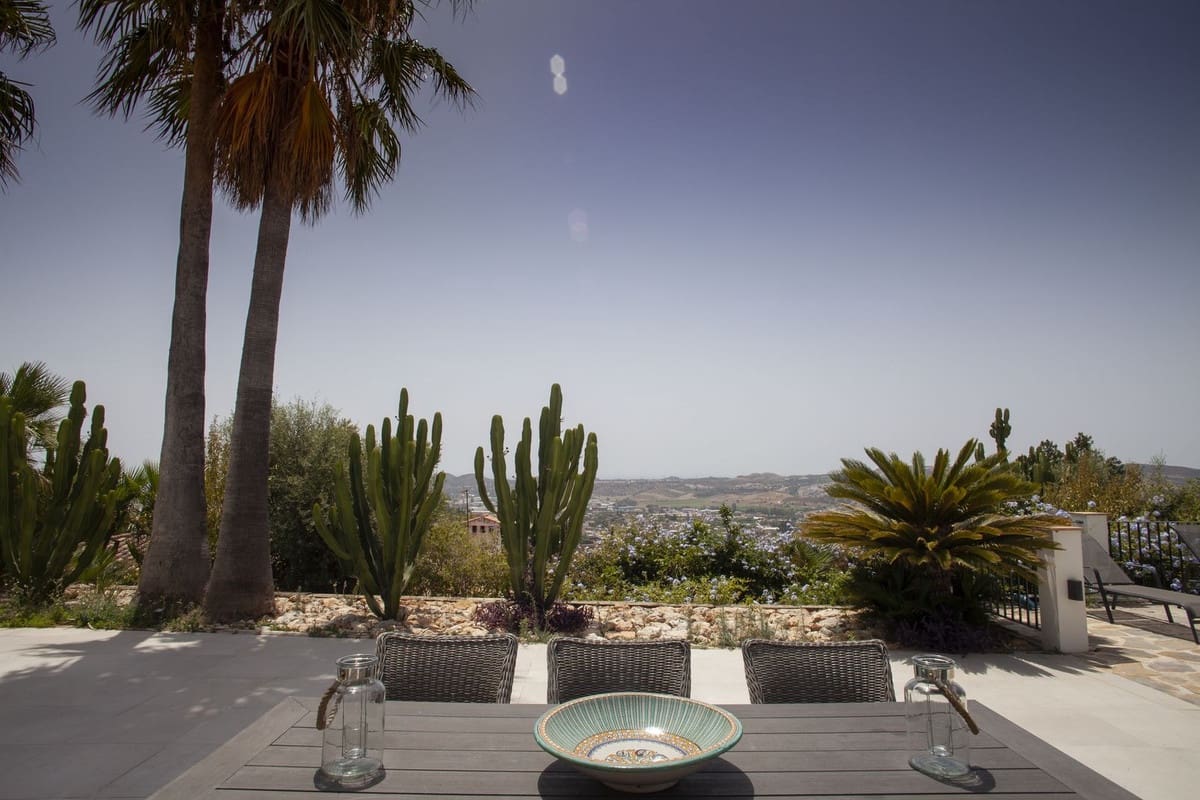 4 Zimmer Villa zu verkaufen in La Sierrezuela mit Garage - 1.950.000 € (Ref: 9929932)