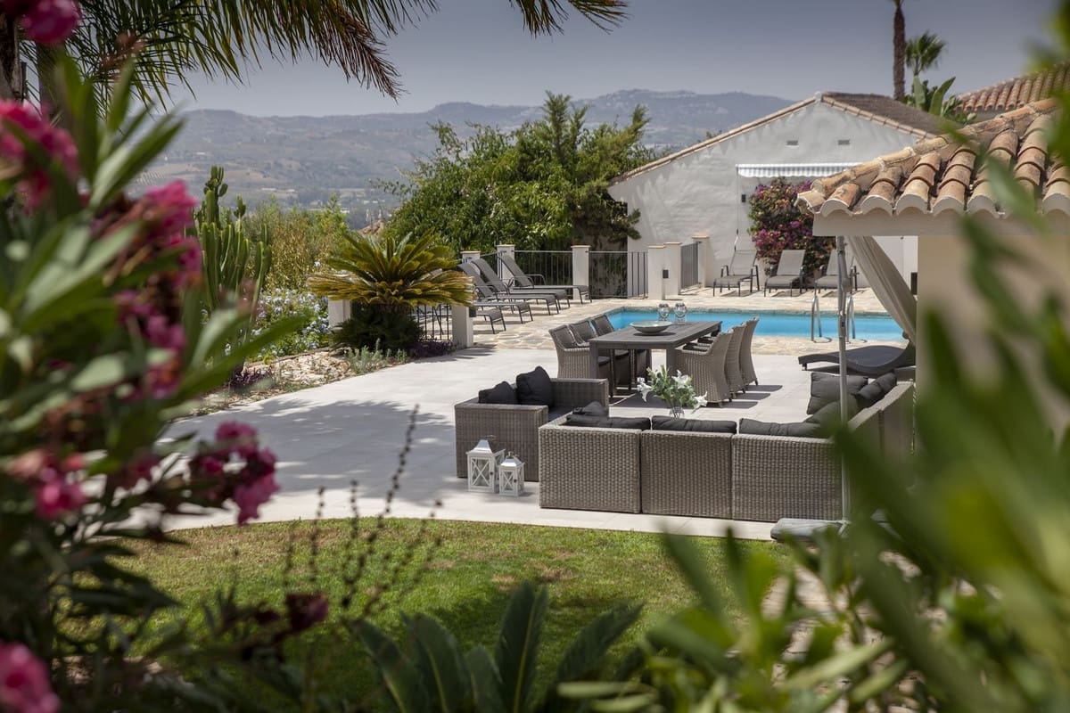 4 Zimmer Villa zu verkaufen in La Sierrezuela mit Garage - 1.950.000 € (Ref: 9929932)
