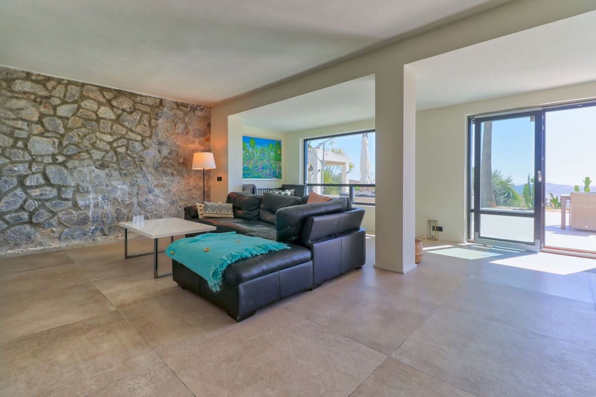 4 Zimmer Villa zu verkaufen in La Sierrezuela mit Garage - 1.950.000 € (Ref: 9929932)