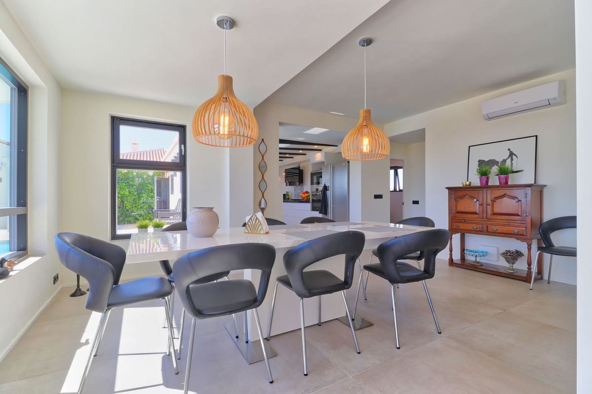 4 Zimmer Villa zu verkaufen in La Sierrezuela mit Garage - 1.950.000 € (Ref: 9929932)