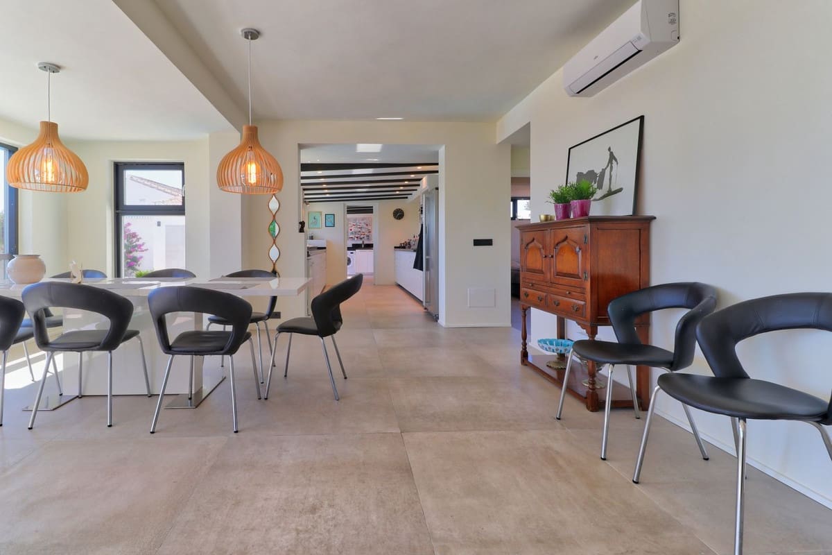4 Zimmer Villa zu verkaufen in La Sierrezuela mit Garage - 1.950.000 € (Ref: 9929932)