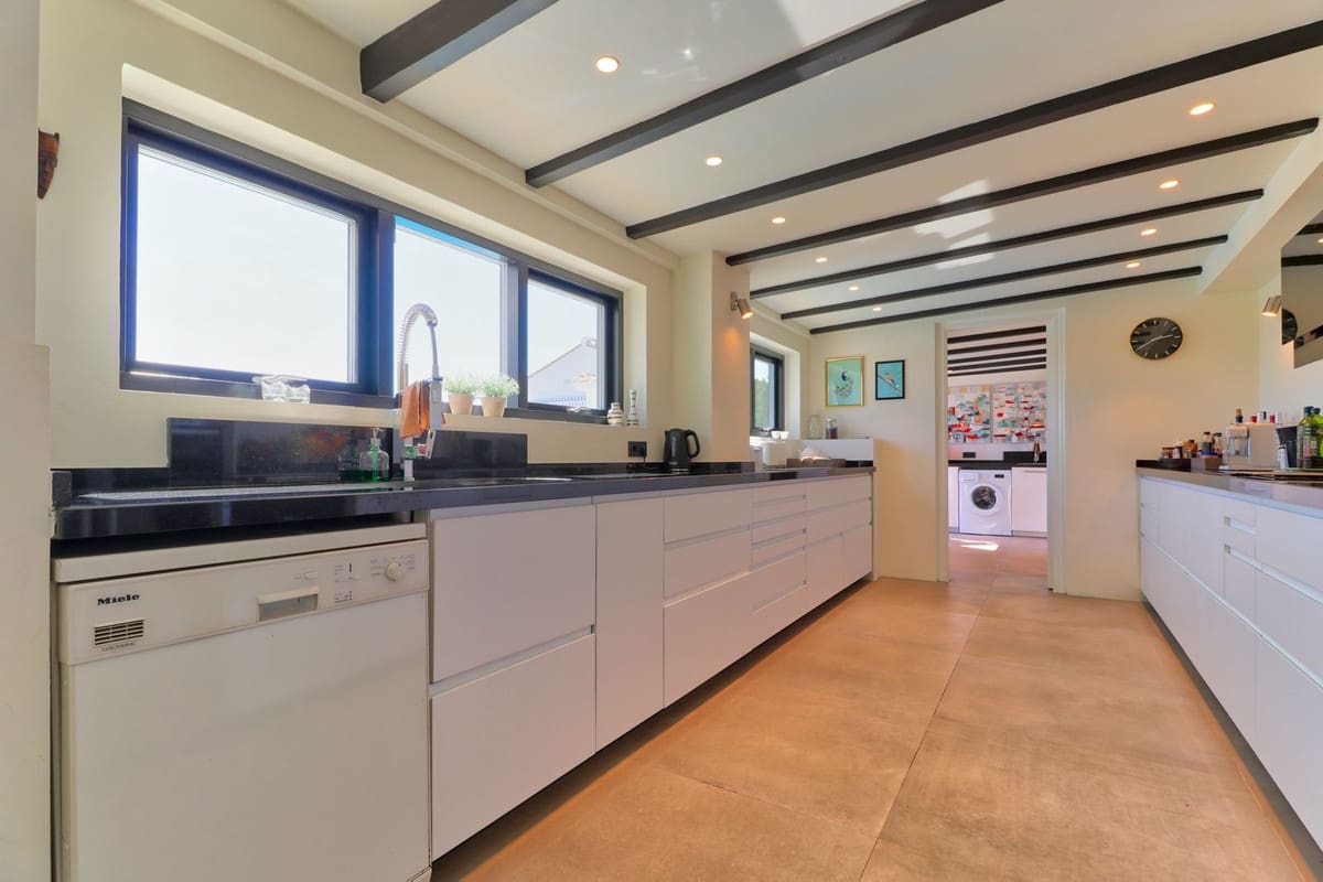 4 Zimmer Villa zu verkaufen in La Sierrezuela mit Garage - 1.950.000 € (Ref: 9929932)