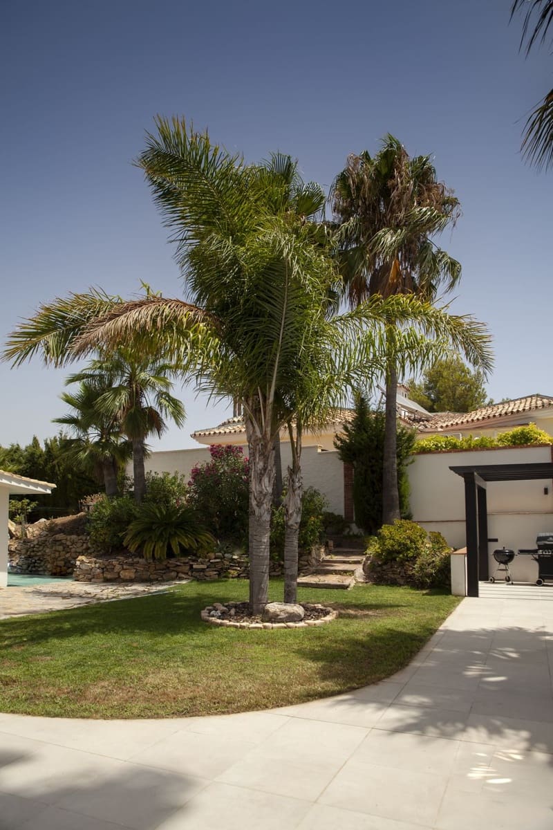 4 Zimmer Villa zu verkaufen in La Sierrezuela mit Garage - 1.950.000 € (Ref: 9929932)