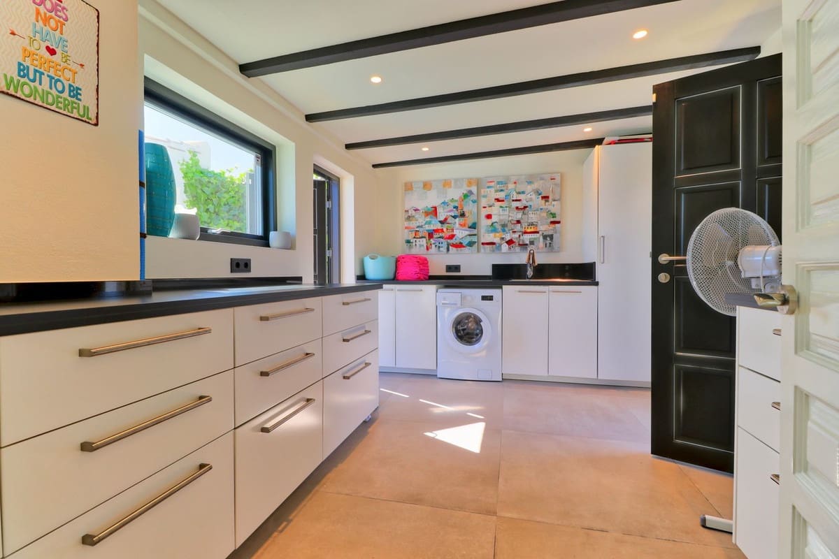 4 Zimmer Villa zu verkaufen in La Sierrezuela mit Garage - 1.950.000 € (Ref: 9929932)