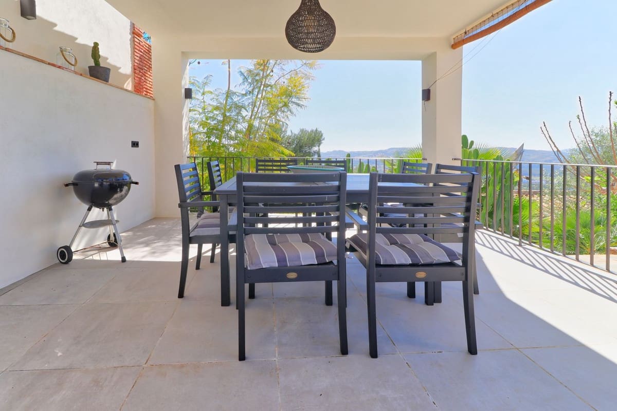 4 Zimmer Villa zu verkaufen in La Sierrezuela mit Garage - 1.950.000 € (Ref: 9929932)