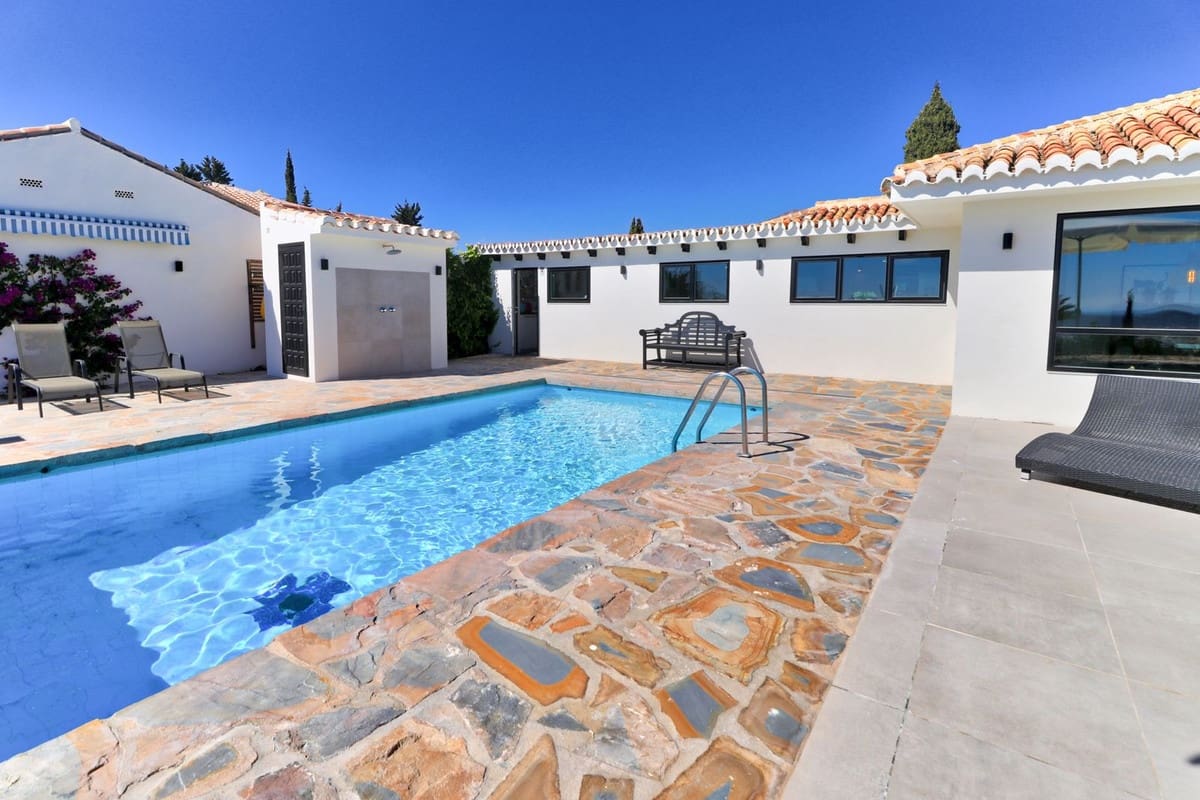 4 Zimmer Villa zu verkaufen in La Sierrezuela mit Garage - 1.950.000 € (Ref: 9929932)