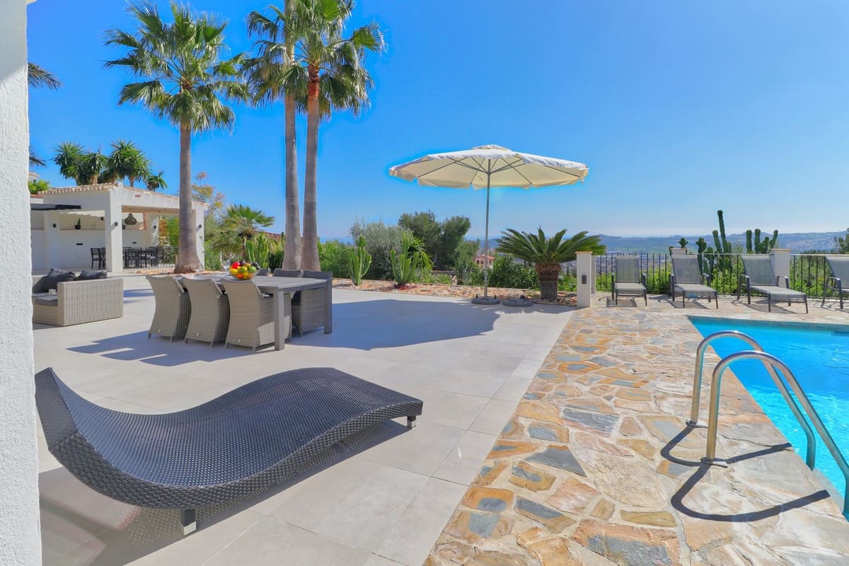 4 Zimmer Villa zu verkaufen in La Sierrezuela mit Garage - 1.950.000 € (Ref: 9929932)