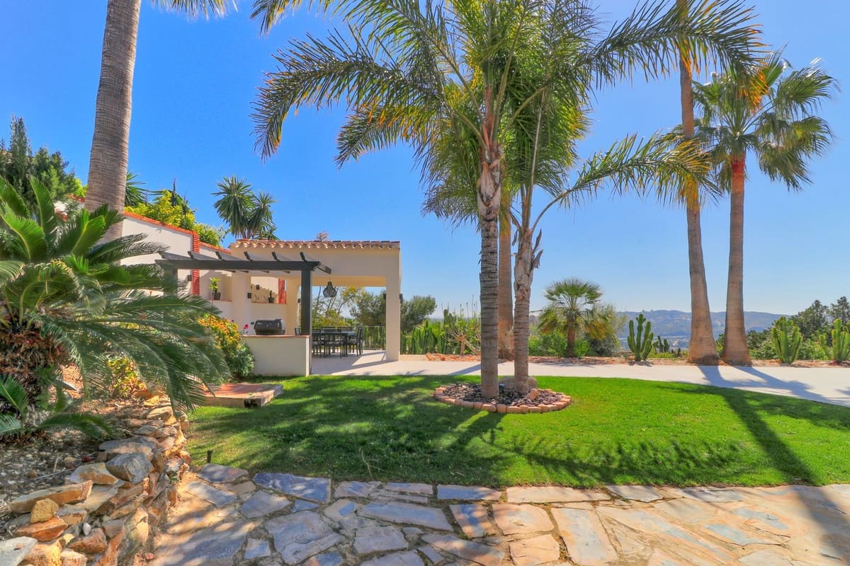 4 Zimmer Villa zu verkaufen in La Sierrezuela mit Garage - 1.950.000 € (Ref: 9929932)