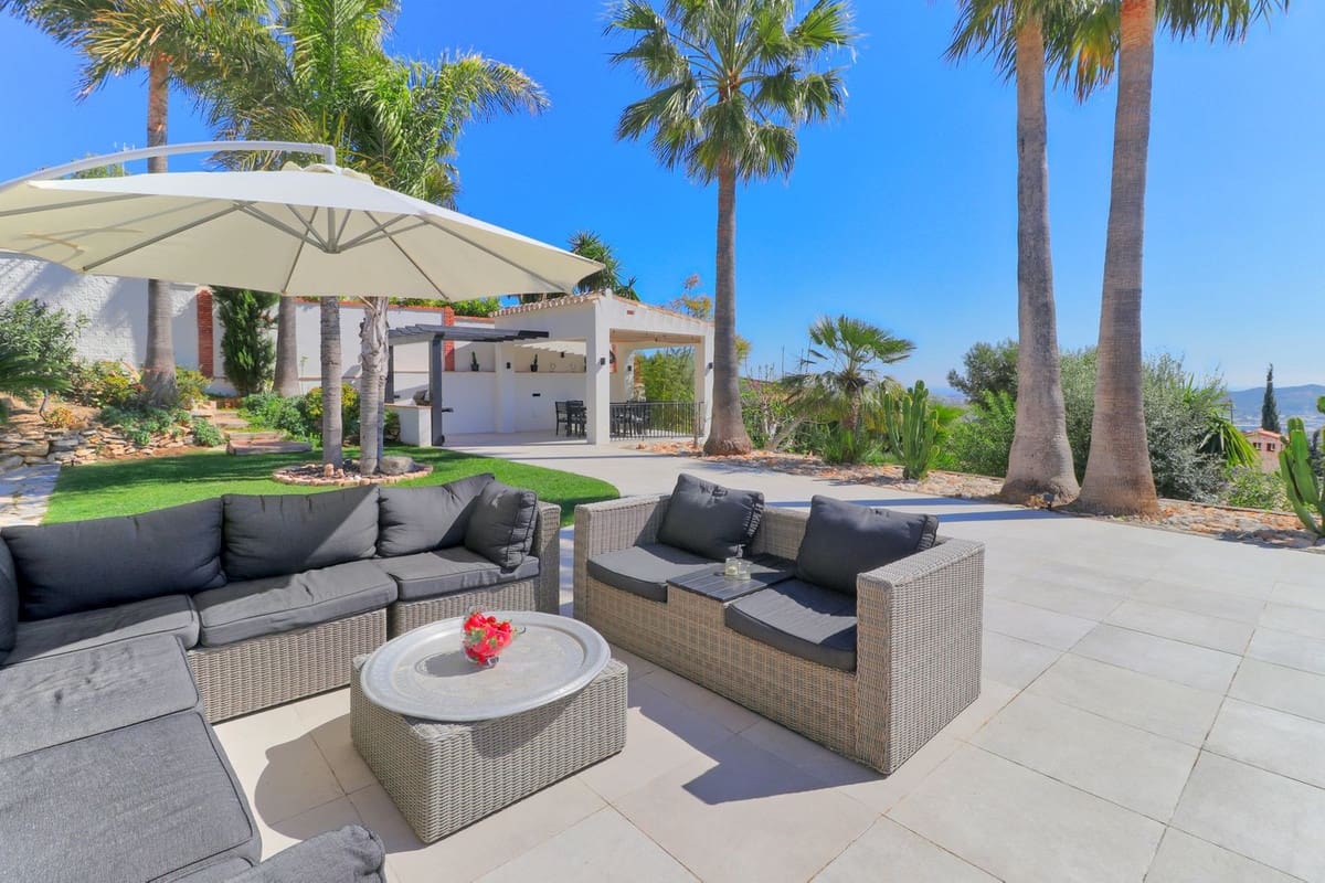 4 Zimmer Villa zu verkaufen in La Sierrezuela mit Garage - 1.950.000 € (Ref: 9929932)