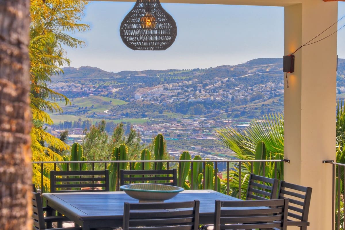 4 Zimmer Villa zu verkaufen in La Sierrezuela mit Garage - 1.950.000 € (Ref: 9929932)