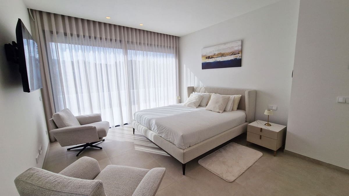 Chalet de 4 habitaciones en La Cala Golf en venta con garaje - 2.000.000 € (Ref: 9929935)