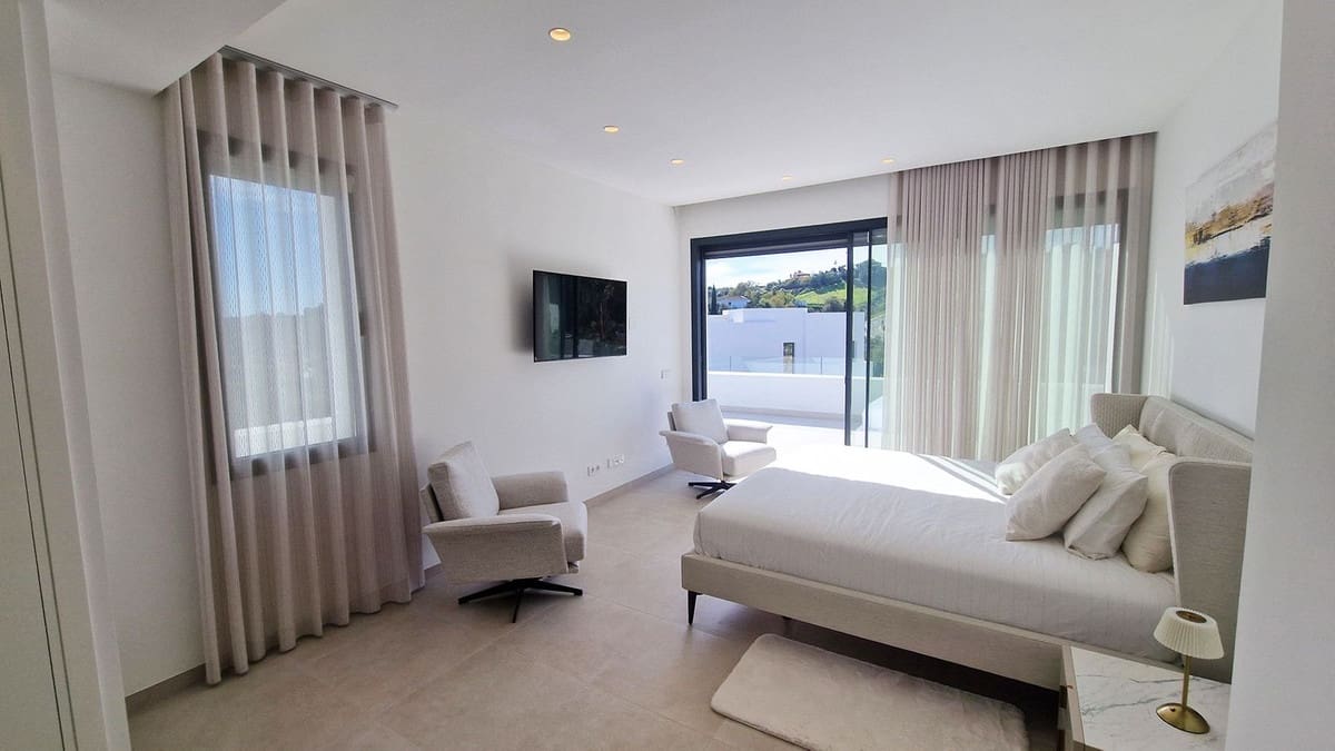 Chalet de 4 habitaciones en La Cala Golf en venta con garaje - 2.000.000 € (Ref: 9929935)