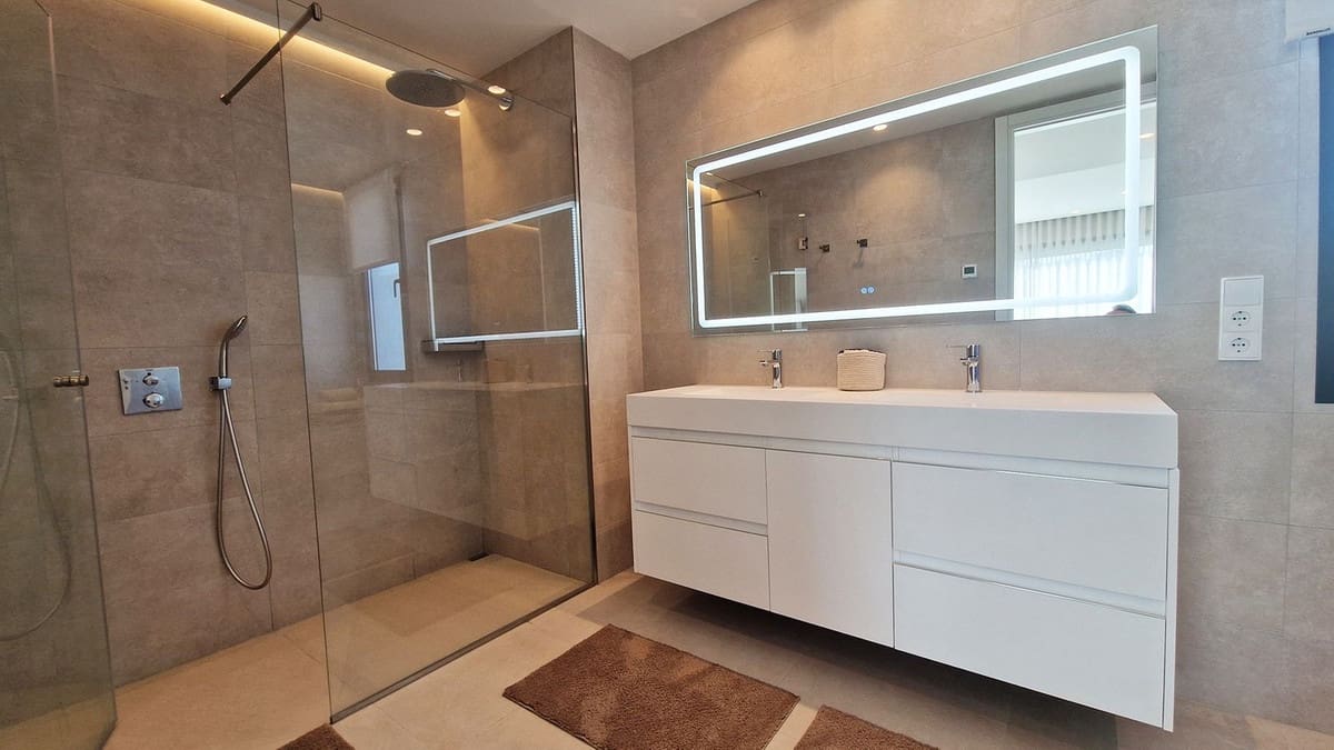 Chalet de 4 habitaciones en La Cala Golf en venta con garaje - 2.000.000 € (Ref: 9929935)