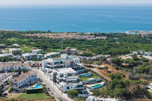 Apartamento de 3 habitaciones en Cabopino, Marbella en venta con garaje - 2.080.000 € (Ref: 9929936)