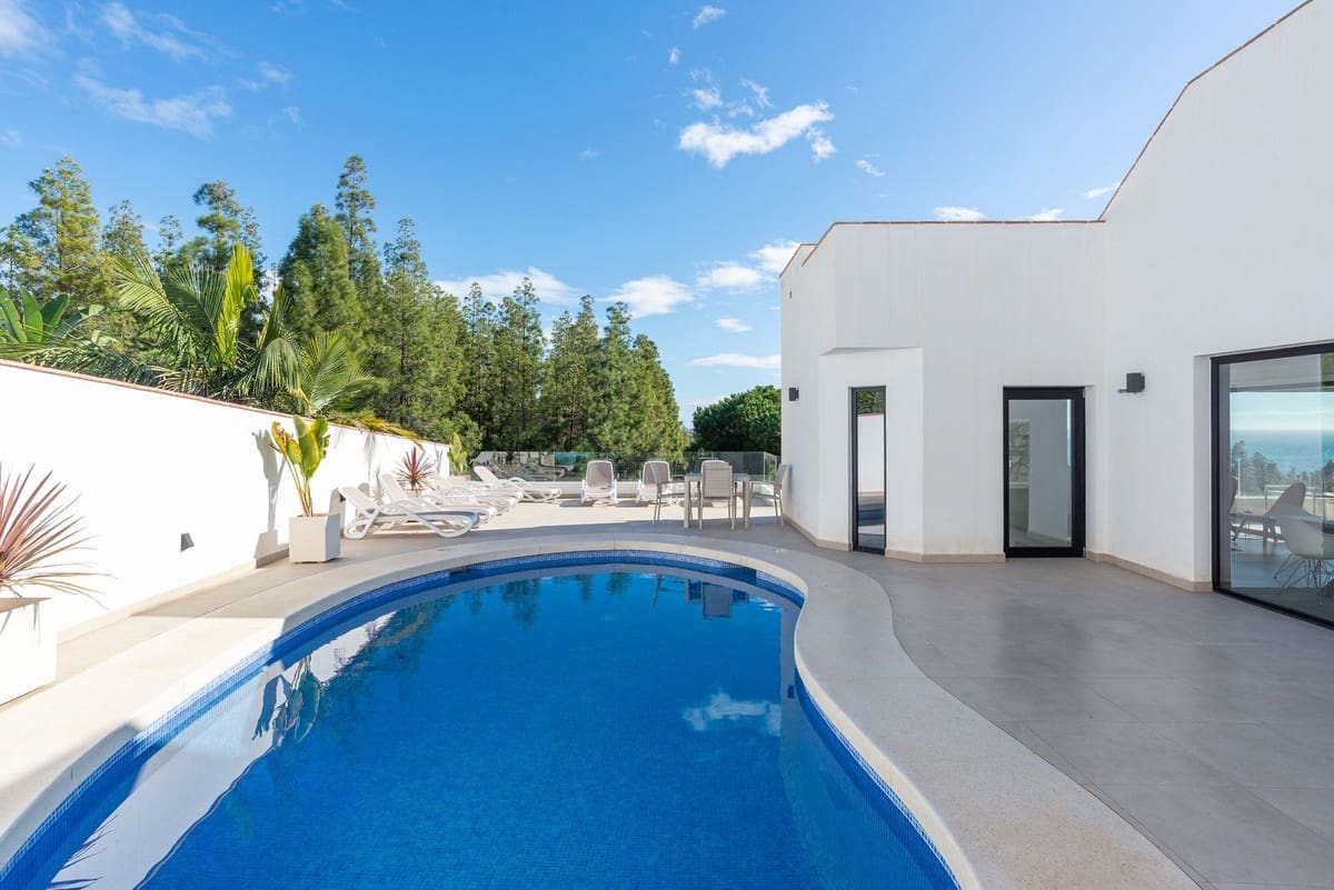6 Zimmer Villa zu verkaufen in La Cala de Mijas mit Garage - 2.100.000 € (Ref: 9929937)