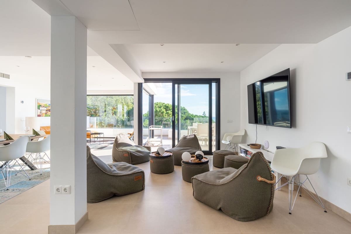 6 Zimmer Villa zu verkaufen in La Cala de Mijas mit Garage - 2.100.000 € (Ref: 9929937)