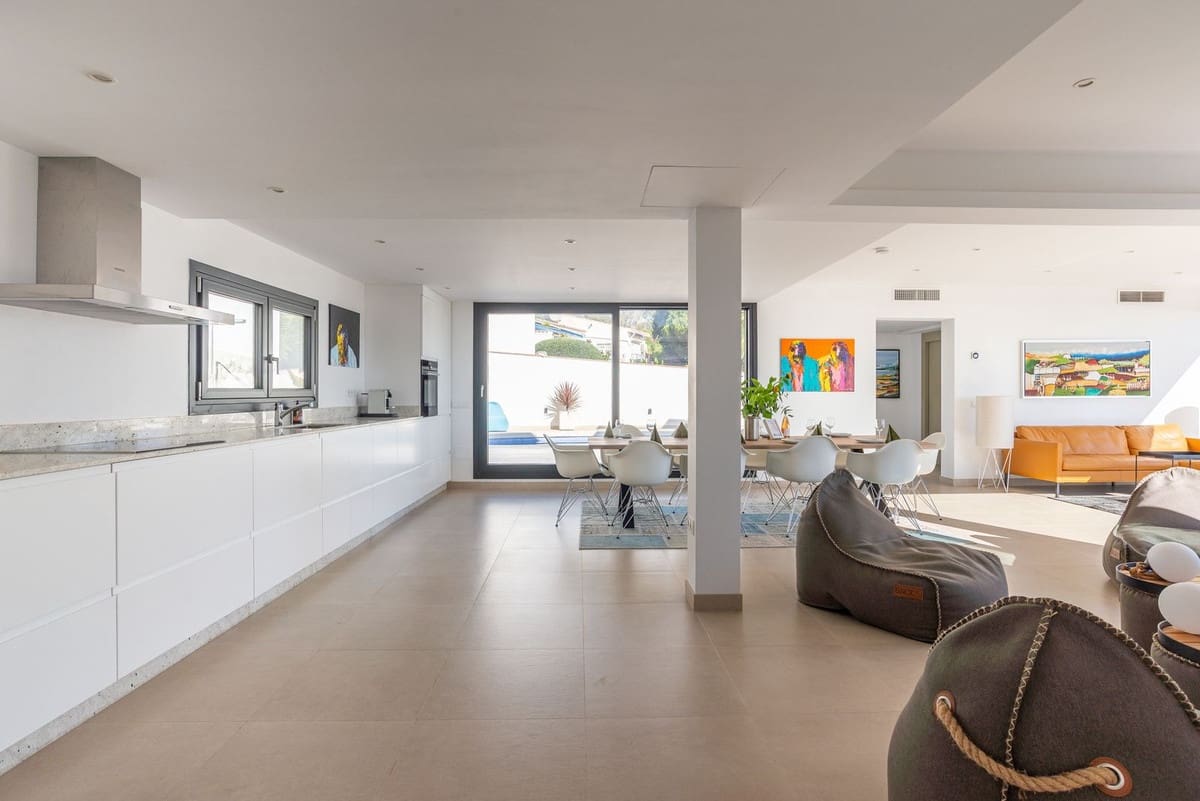 6 Zimmer Villa zu verkaufen in La Cala de Mijas mit Garage - 2.100.000 € (Ref: 9929937)