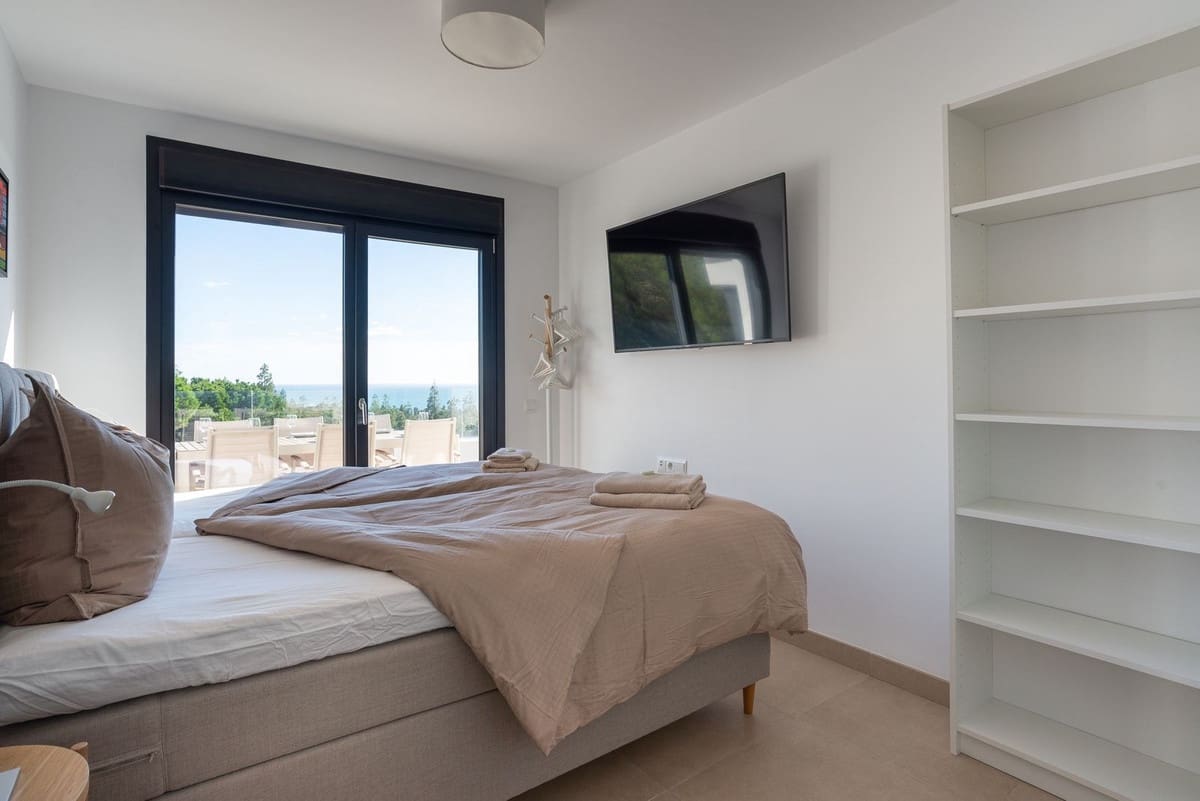 6 Zimmer Villa zu verkaufen in La Cala de Mijas mit Garage - 2.100.000 € (Ref: 9929937)