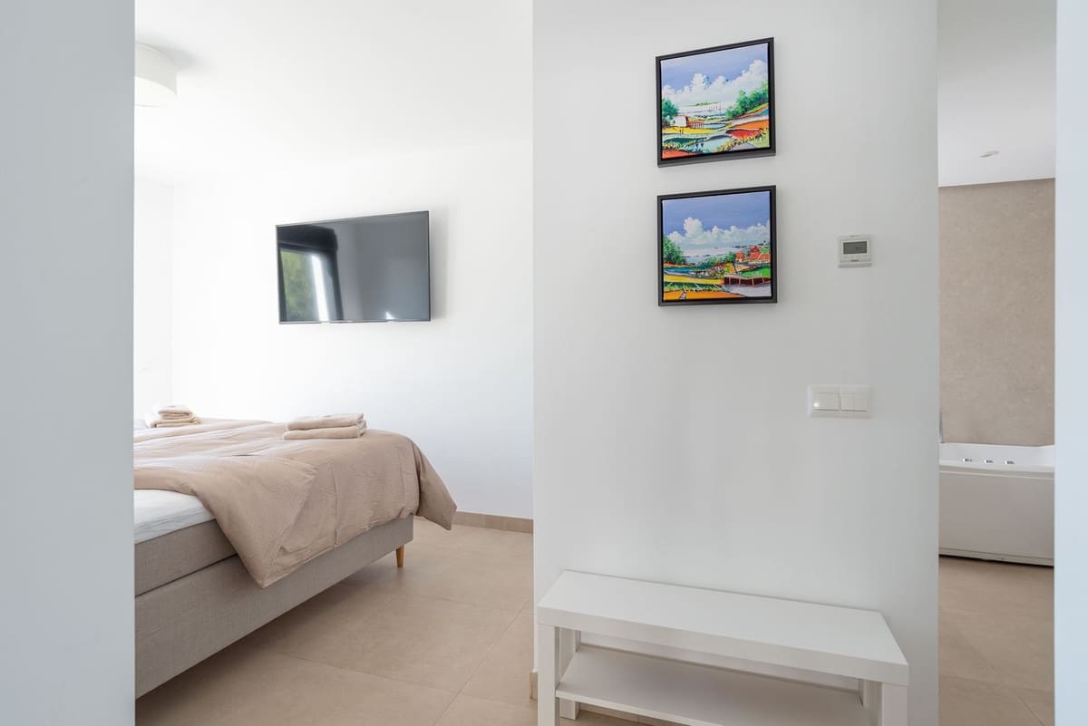 6 Zimmer Villa zu verkaufen in La Cala de Mijas mit Garage - 2.100.000 € (Ref: 9929937)
