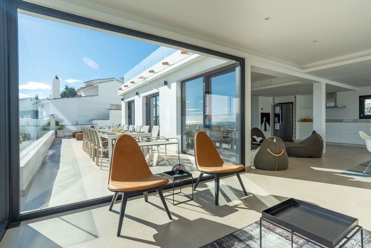 6 Zimmer Villa zu verkaufen in La Cala de Mijas mit Garage - 2.100.000 € (Ref: 9929937)